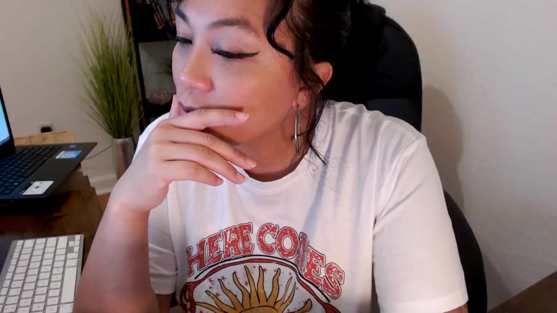 Gallery image thumbnail from MickaylaMinx's myfreecams stream on, 10/23/2024, 16:48 image 9 of 20