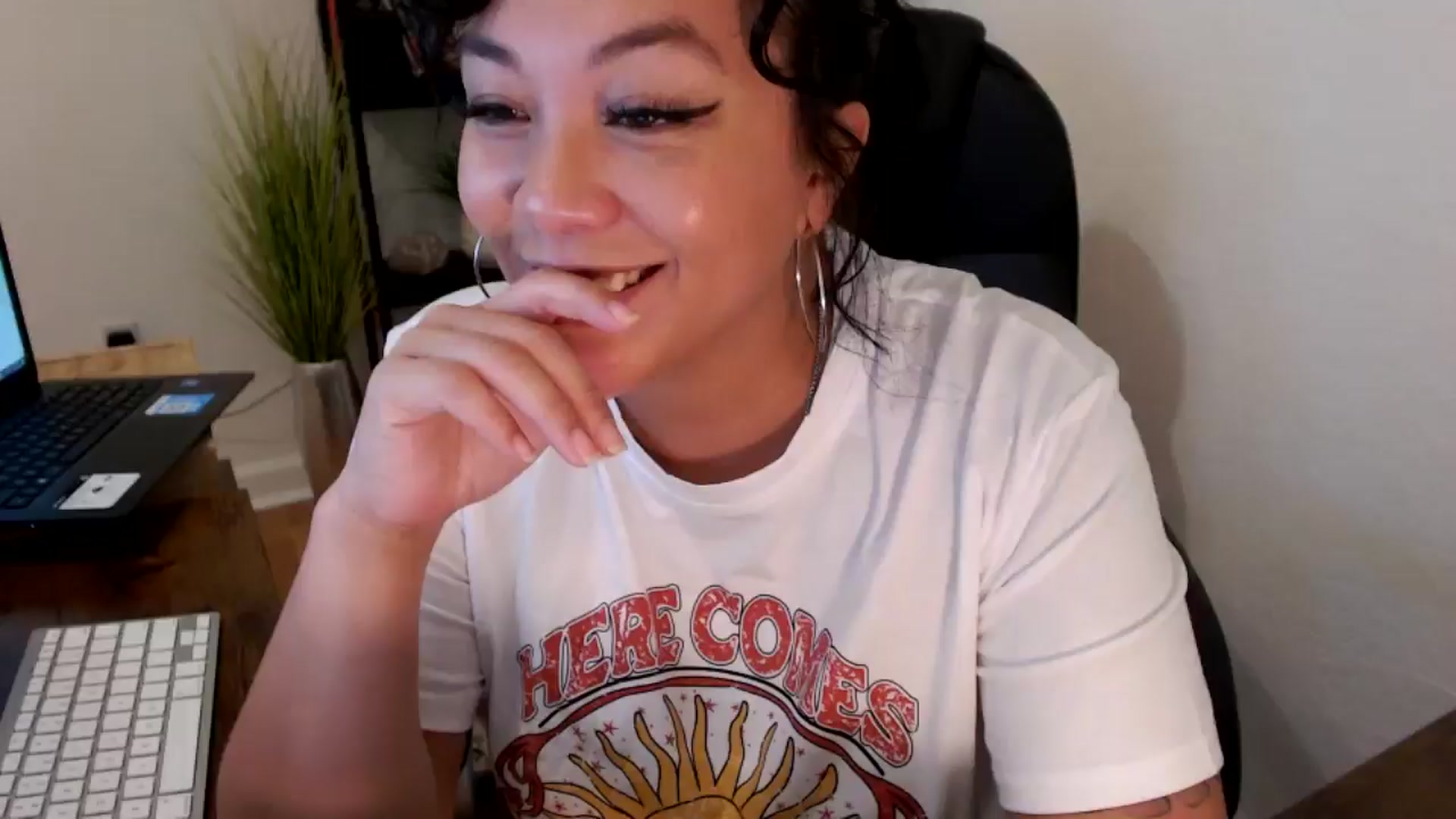 Gallery image thumbnail from MickaylaMinx's myfreecams stream on, 10/23/2024, 16:48 image 17 of 20