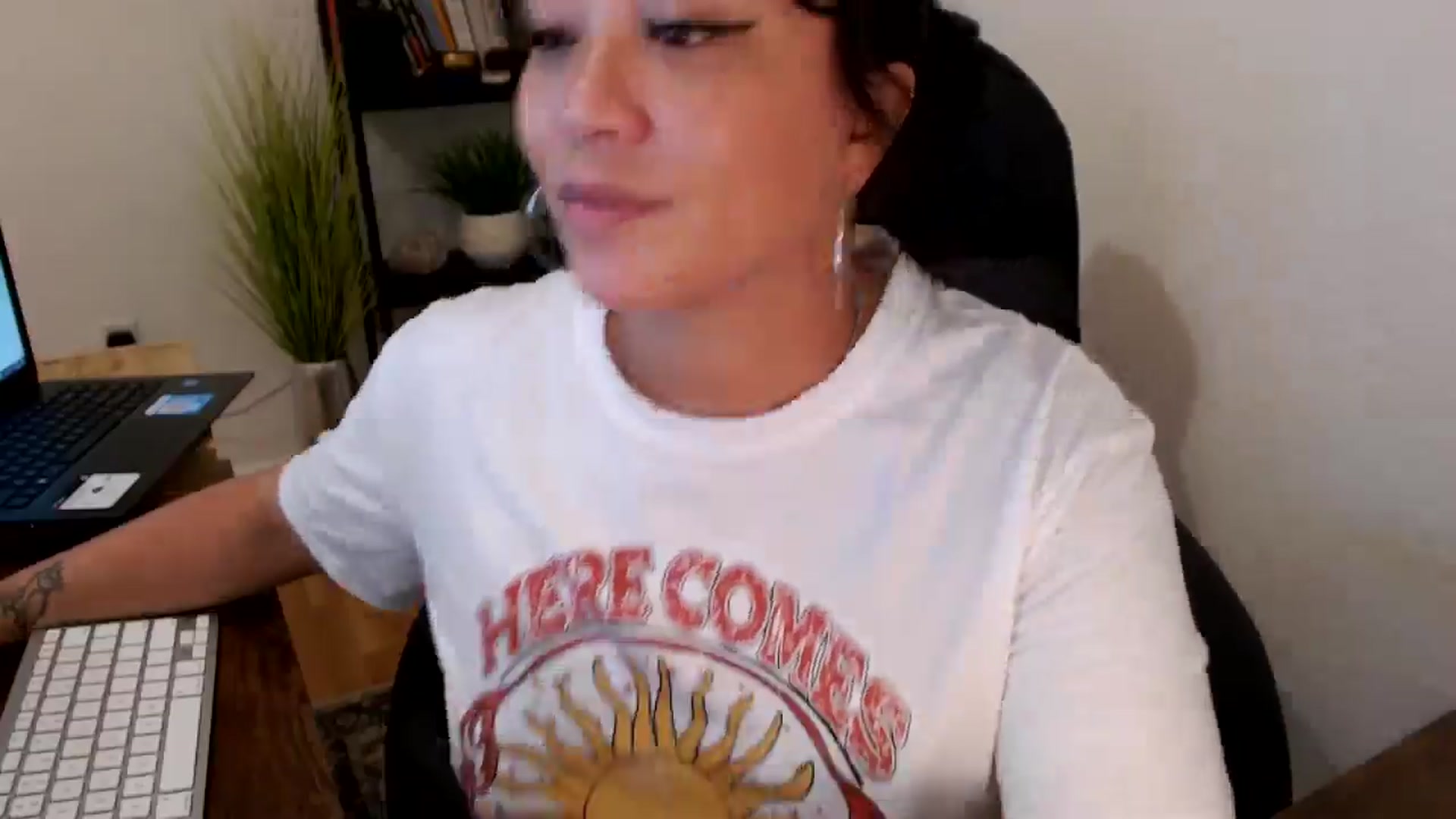 Gallery image thumbnail from MickaylaMinx's myfreecams stream on, 10/23/2024, 16:48 image 6 of 20