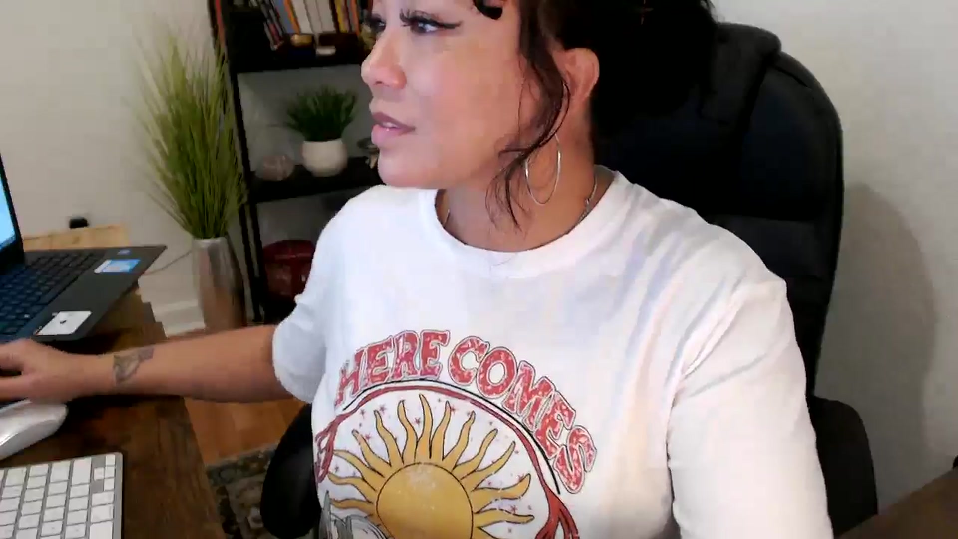 Gallery image thumbnail from MickaylaMinx's myfreecams stream on, 10/23/2024, 17:33 image 11 of 20