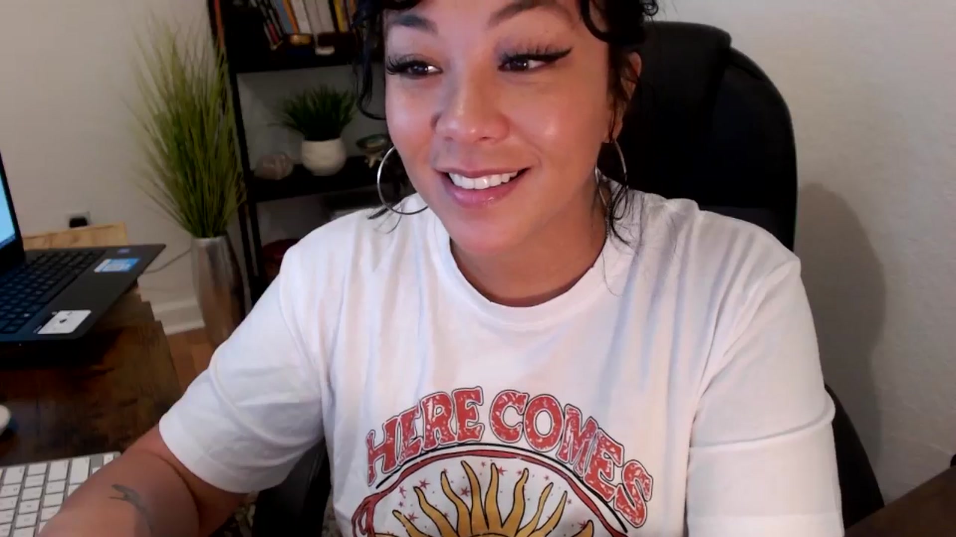 Gallery image thumbnail from MickaylaMinx's myfreecams stream on, 10/23/2024, 17:33 image 16 of 20