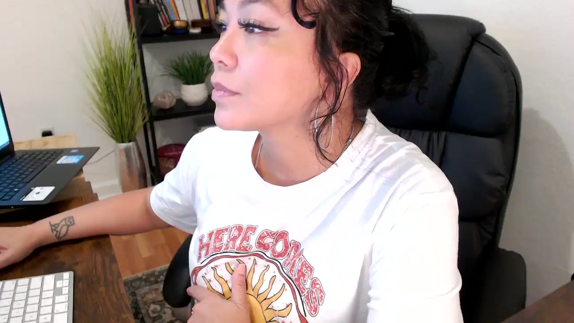 Gallery image thumbnail from MickaylaMinx's myfreecams stream on, 10/23/2024, 17:33 image 14 of 20