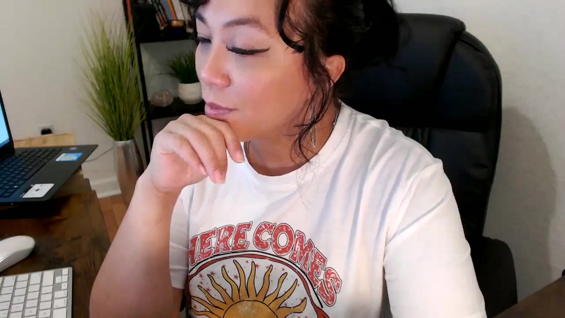 Gallery image thumbnail from MickaylaMinx's myfreecams stream on, 10/23/2024, 17:33 image 13 of 20