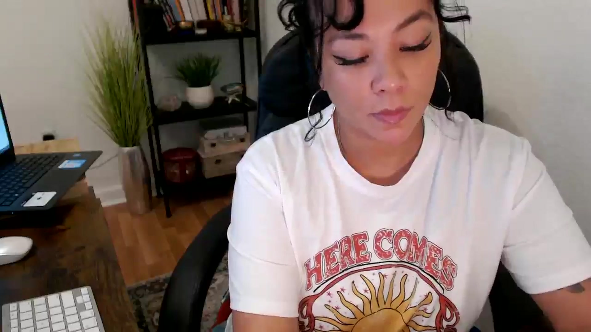 Gallery image thumbnail from MickaylaMinx's myfreecams stream on, 10/23/2024, 17:33 image 6 of 20