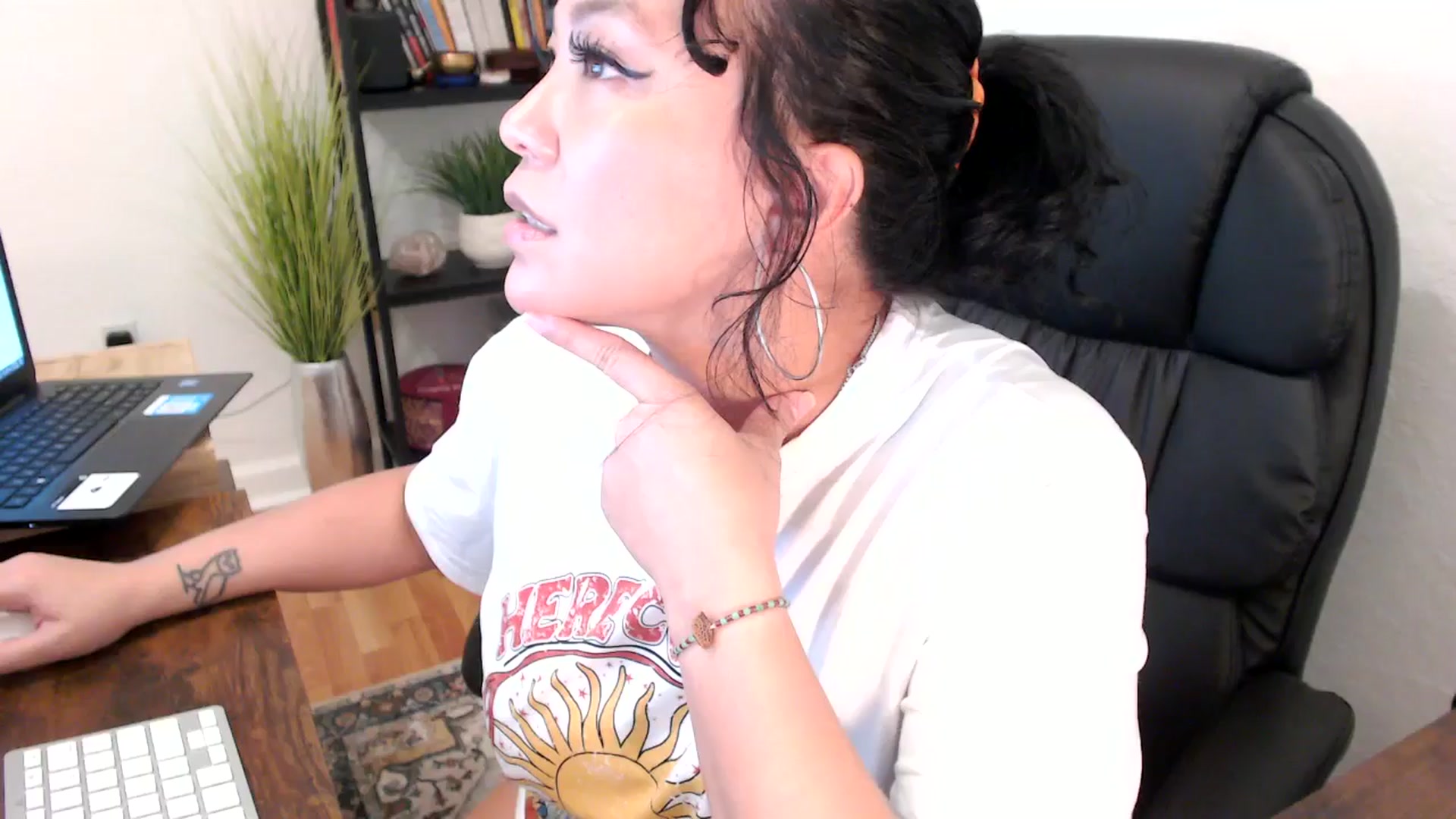 Gallery image thumbnail from MickaylaMinx's myfreecams stream on, 10/23/2024, 17:33 image 1 of 20