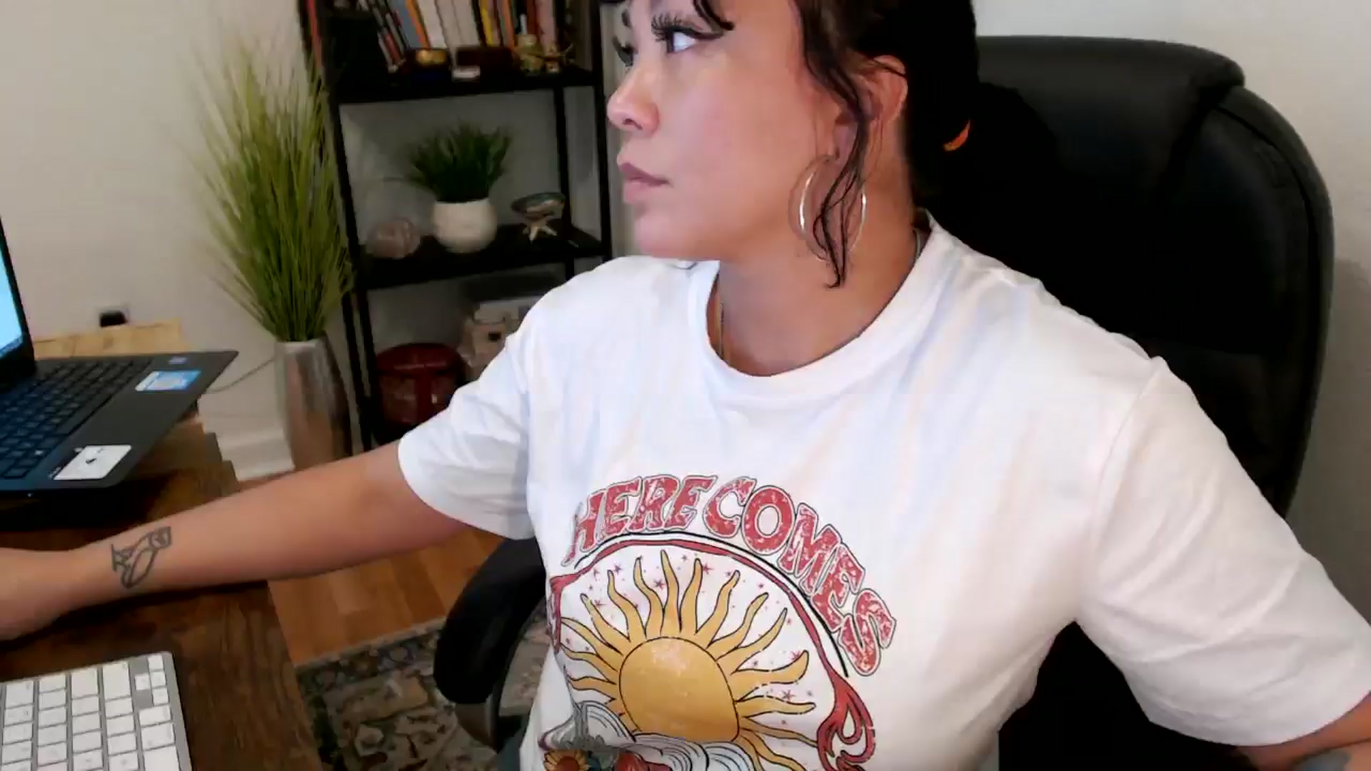 Gallery image thumbnail from MickaylaMinx's myfreecams stream on, 10/23/2024, 18:50 image 17 of 20