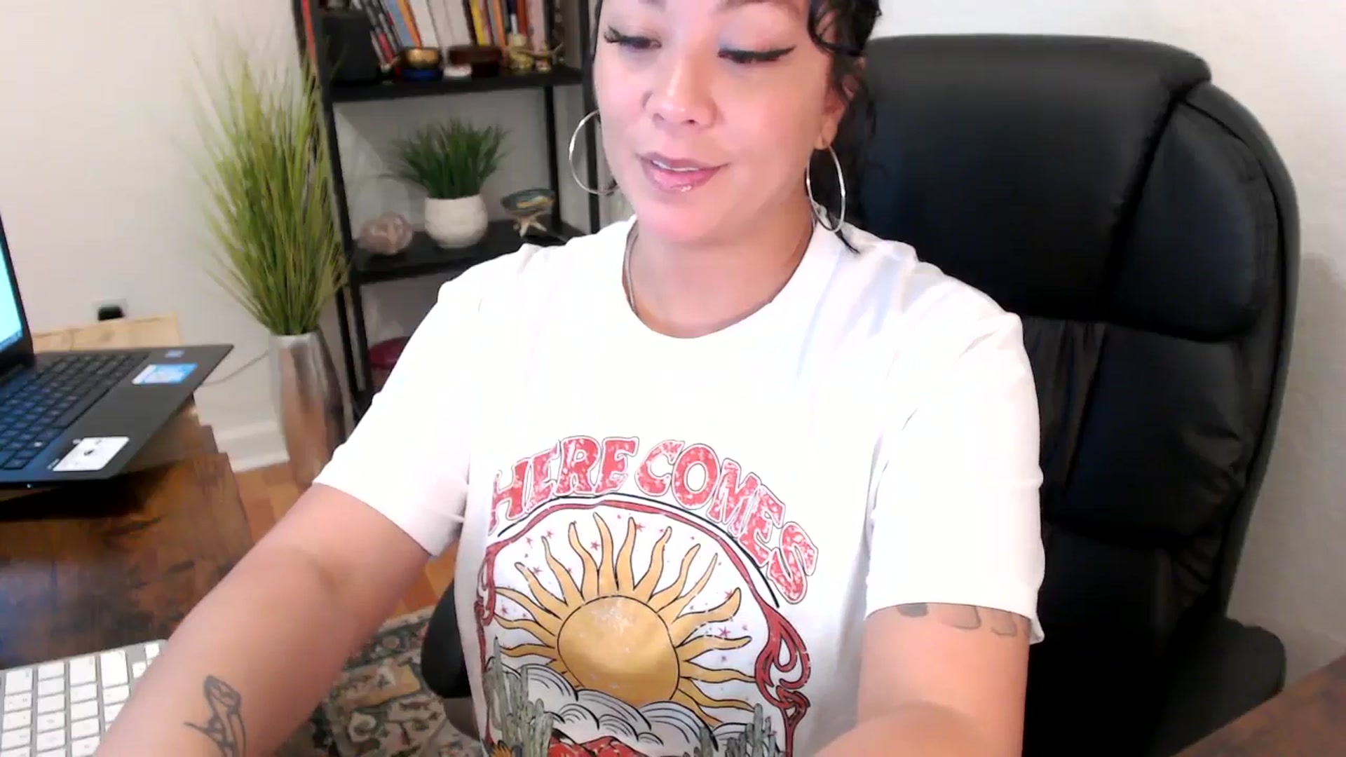 Gallery image thumbnail from MickaylaMinx's myfreecams stream on, 10/23/2024, 18:50 image 19 of 20