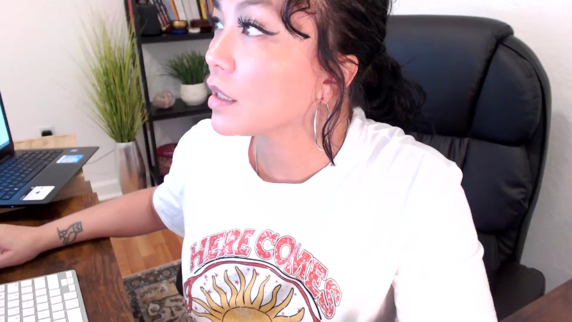 Gallery image thumbnail from MickaylaMinx's myfreecams stream on, 10/23/2024, 18:50 image 3 of 20