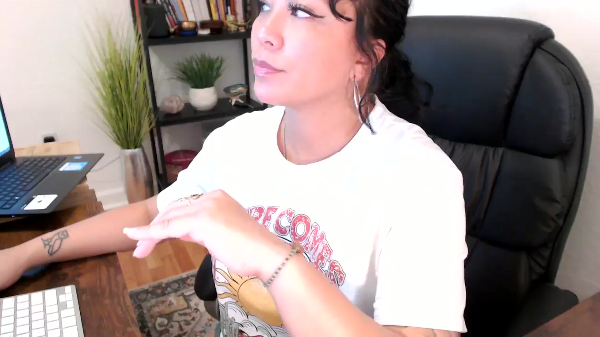 Gallery image thumbnail from MickaylaMinx's myfreecams stream on, 10/23/2024, 18:50 image 18 of 20