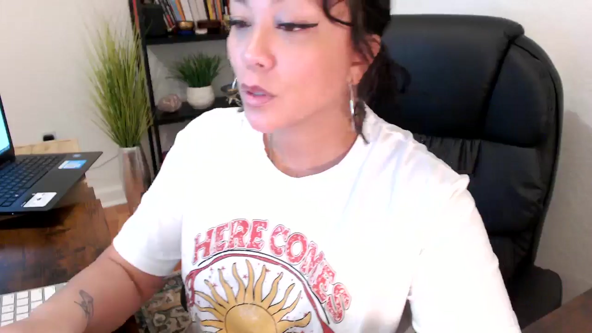 Gallery image thumbnail from MickaylaMinx's myfreecams stream on, 10/23/2024, 18:50 image 20 of 20