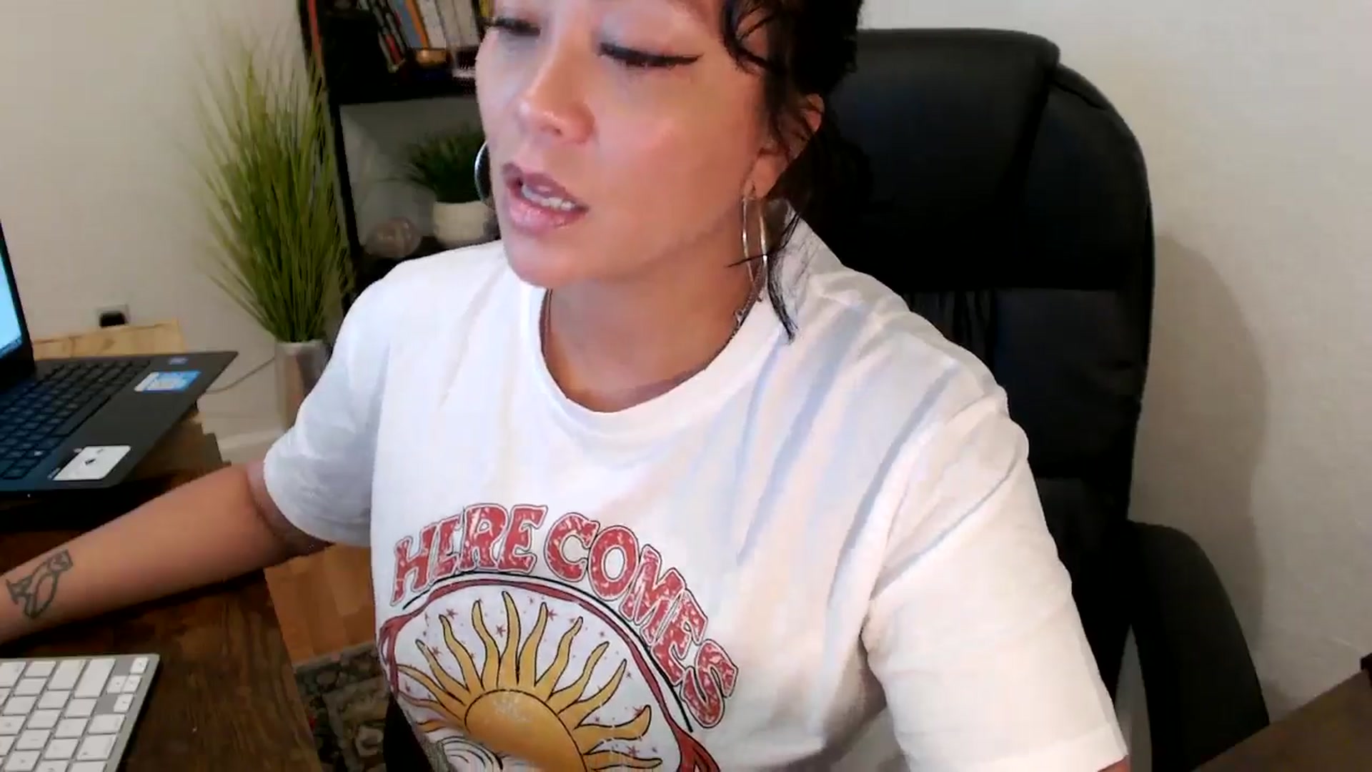 Gallery image thumbnail from MickaylaMinx's myfreecams stream on, 10/23/2024, 19:16 image 19 of 20