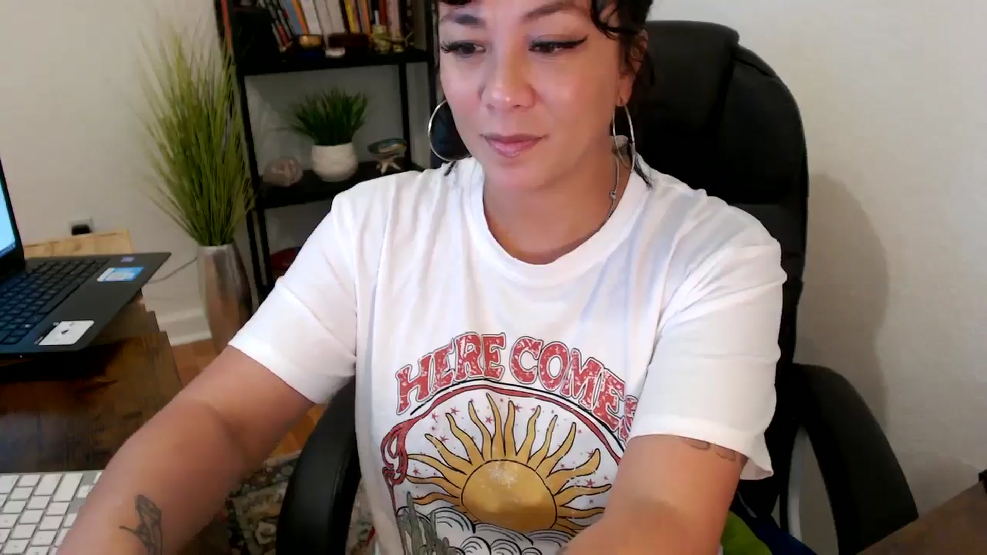 Gallery image thumbnail from MickaylaMinx's myfreecams stream on, 10/23/2024, 19:16 image 17 of 20