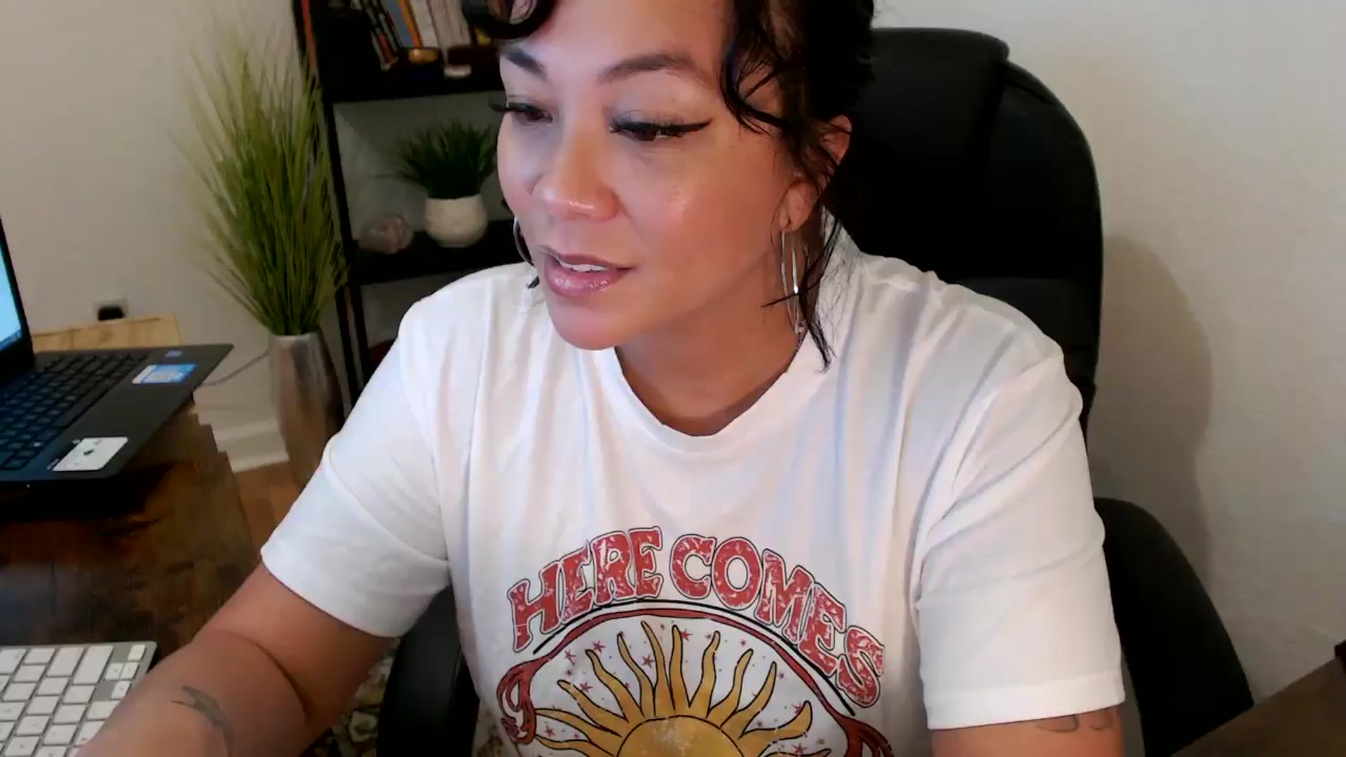 Gallery image thumbnail from MickaylaMinx's myfreecams stream on, 10/23/2024, 19:16 image 18 of 20