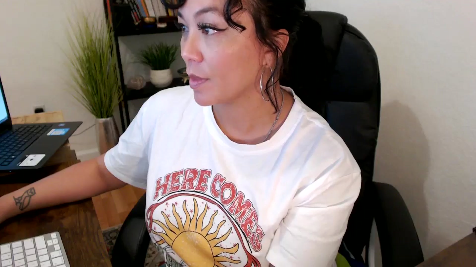 Gallery image thumbnail from MickaylaMinx's myfreecams stream on, 10/23/2024, 19:16 image 2 of 20