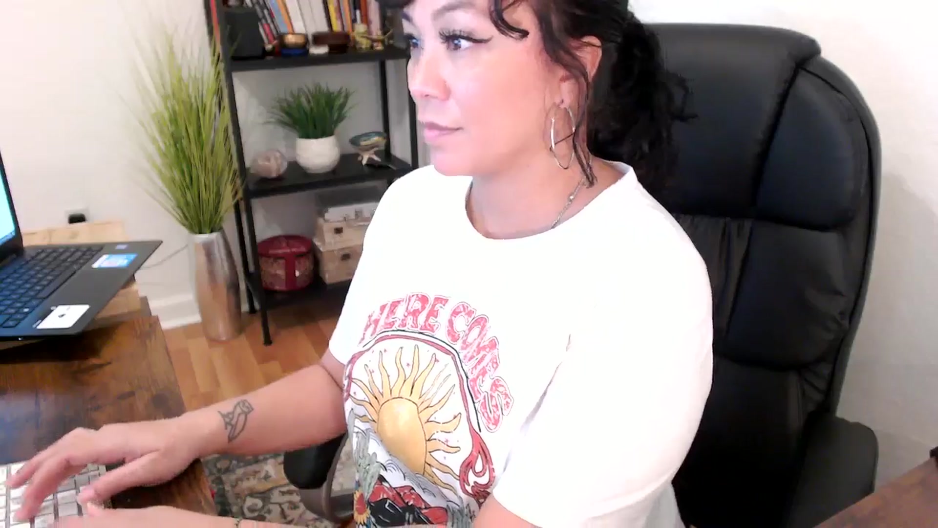 Gallery image thumbnail from MickaylaMinx's myfreecams stream on, 10/23/2024, 19:16 image 6 of 20