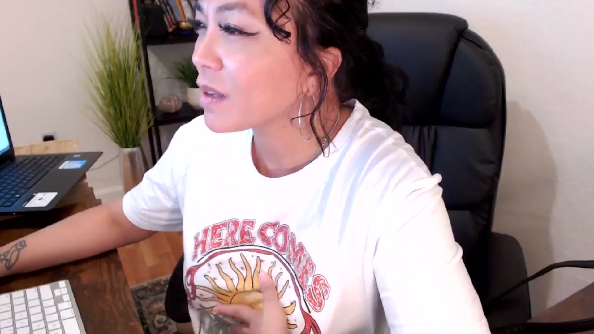 Gallery image thumbnail from MickaylaMinx's myfreecams stream on, 10/23/2024, 19:46 image 9 of 20