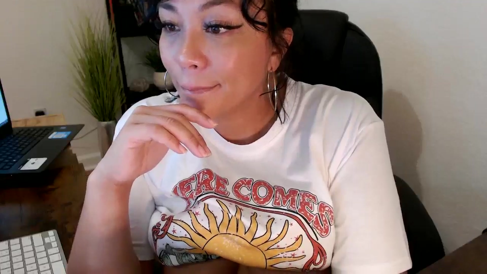 Gallery image thumbnail from MickaylaMinx's myfreecams stream on, 10/23/2024, 19:46 image 5 of 20