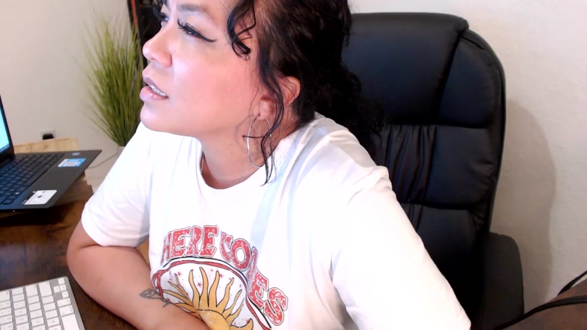Gallery image thumbnail from MickaylaMinx's myfreecams stream on, 10/23/2024, 19:46 image 10 of 20