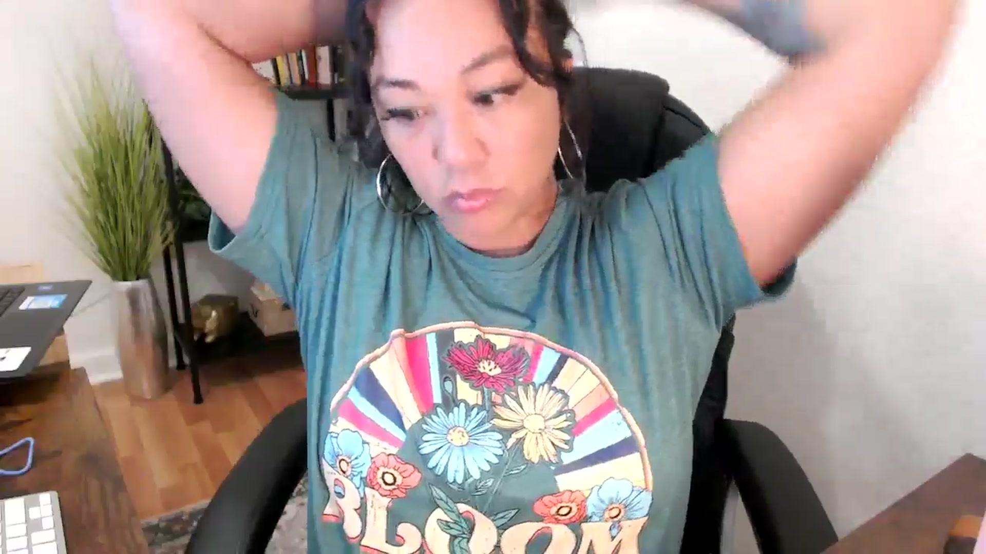 Gallery image thumbnail from MickaylaMinx's myfreecams stream on, 11/01/2024, 15:36 image 10 of 20