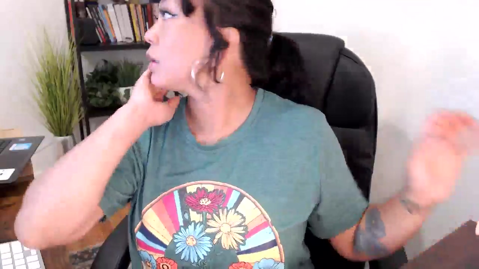 Gallery image thumbnail from MickaylaMinx's myfreecams stream on, 11/01/2024, 16:03 image 4 of 20