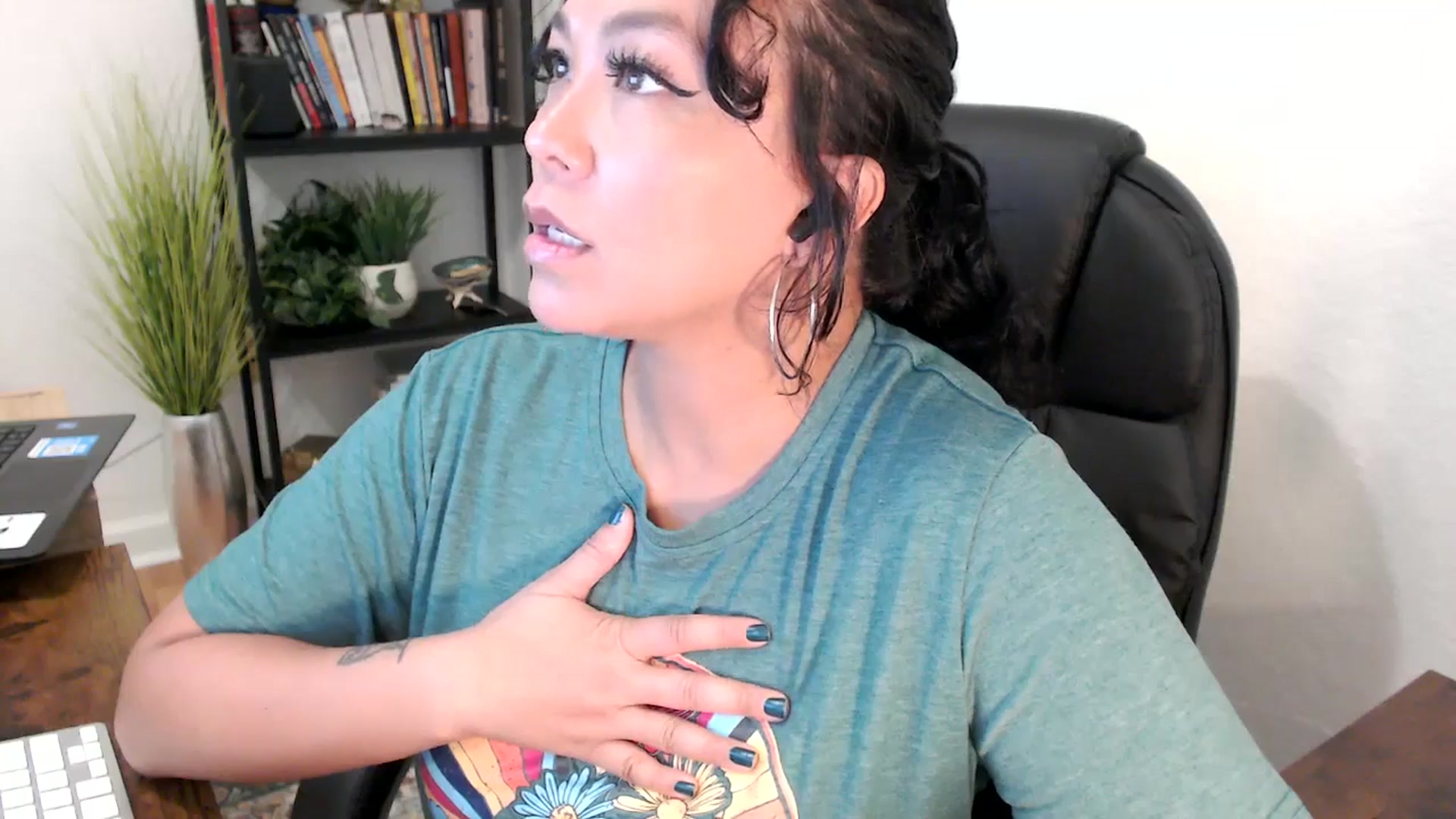 Gallery image thumbnail from MickaylaMinx's myfreecams stream on, 11/01/2024, 16:03 image 18 of 20