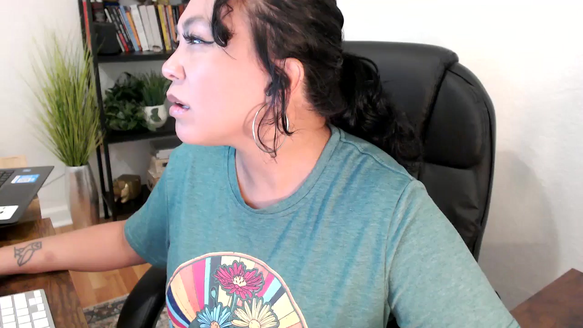 Gallery image thumbnail from MickaylaMinx's myfreecams stream on, 11/01/2024, 16:03 image 17 of 20