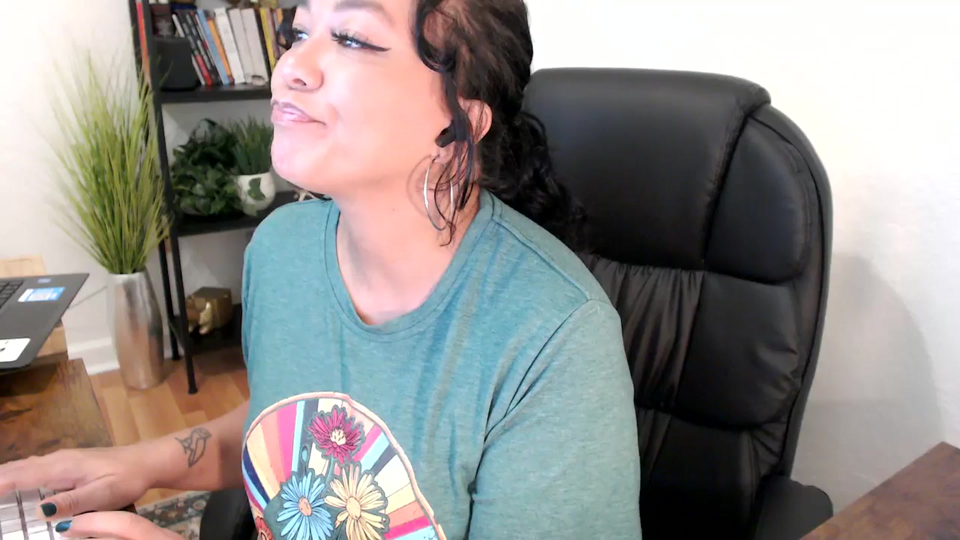Gallery image thumbnail from MickaylaMinx's myfreecams stream on, 11/01/2024, 16:03 image 20 of 20