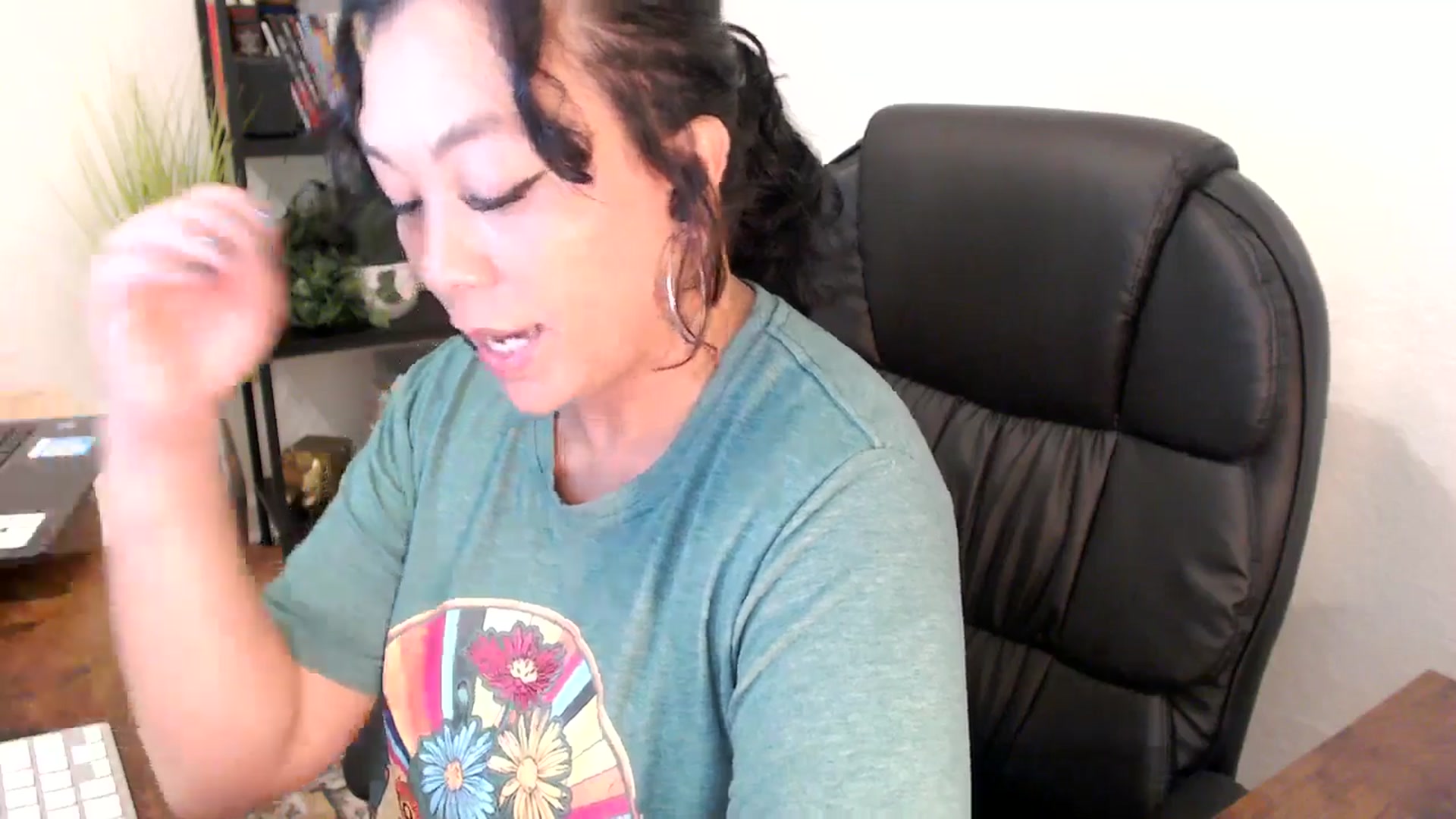 Gallery image thumbnail from MickaylaMinx's myfreecams stream on, 11/01/2024, 16:03 image 10 of 20