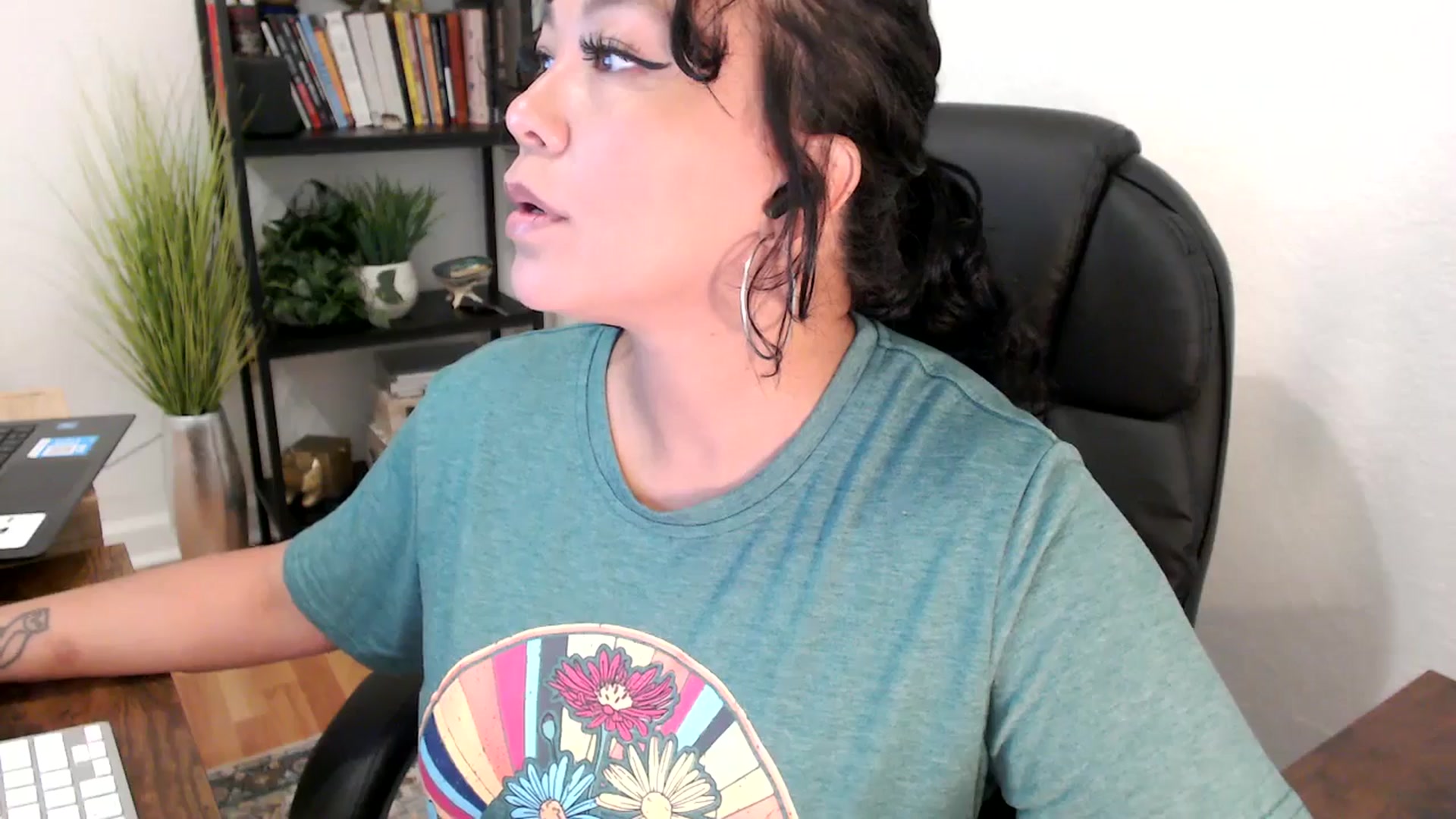 Gallery image thumbnail from MickaylaMinx's myfreecams stream on, 11/01/2024, 16:03 image 16 of 20