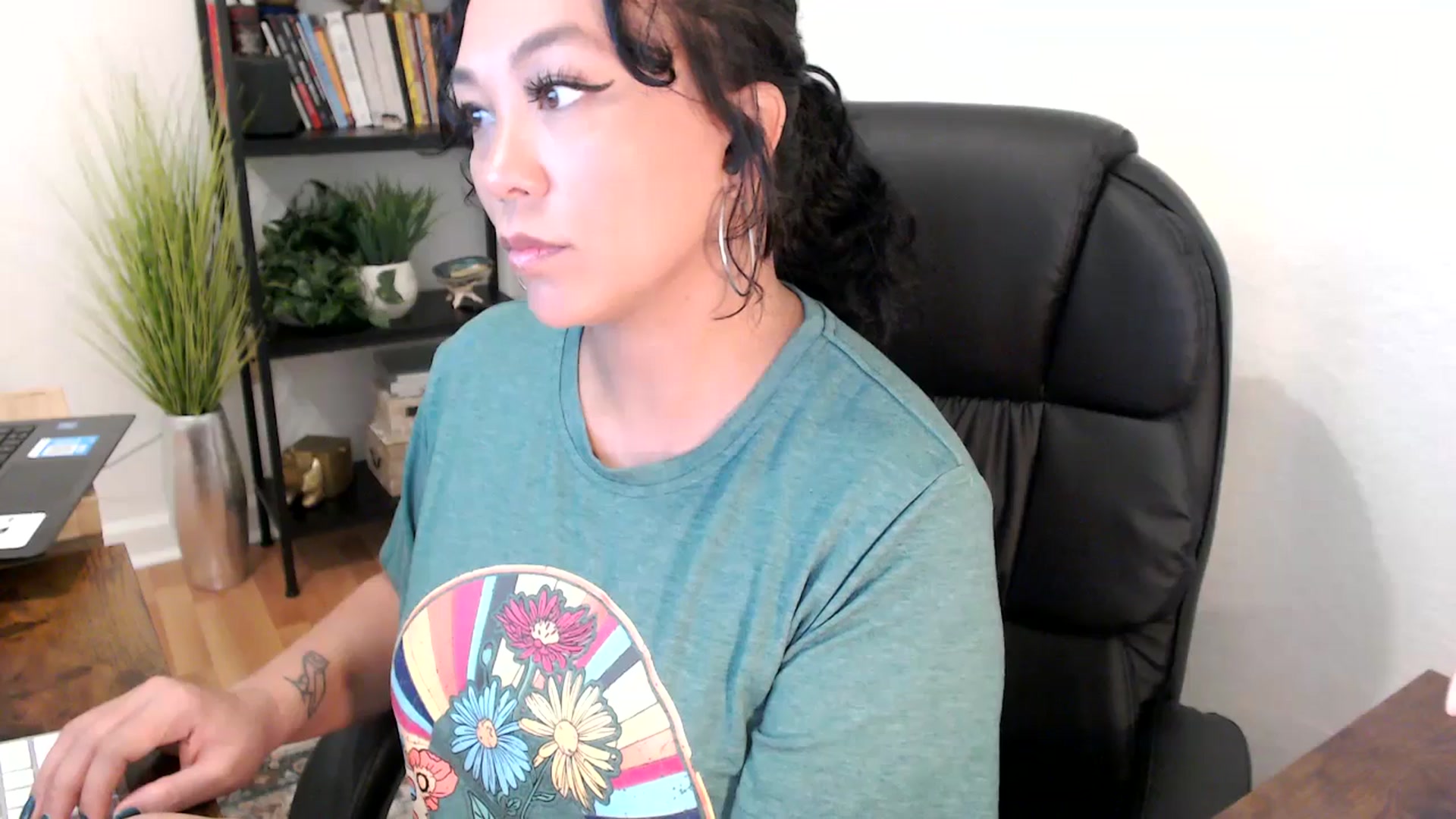 Gallery image thumbnail from MickaylaMinx's myfreecams stream on, 11/01/2024, 16:03 image 6 of 20