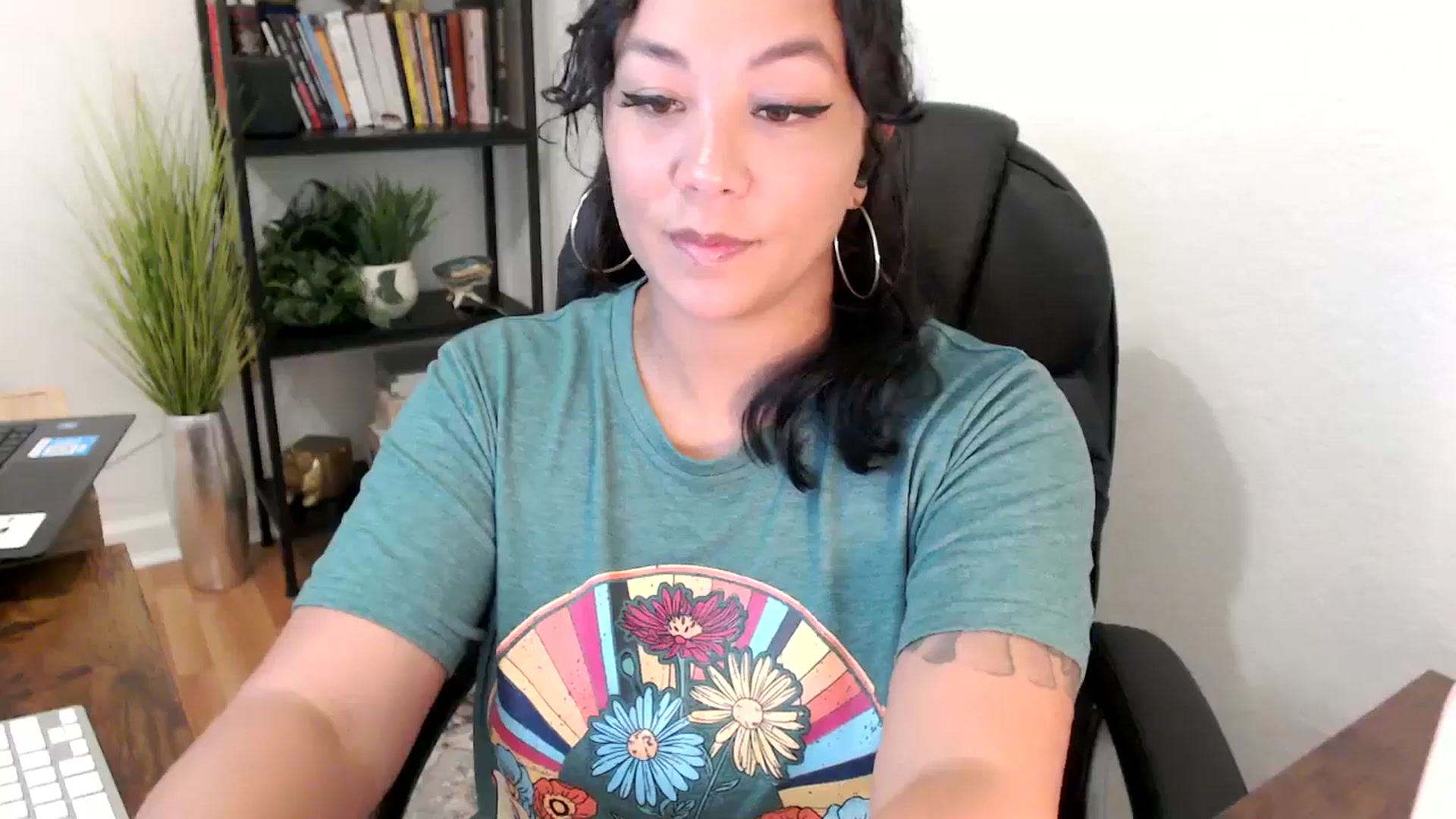 Gallery image thumbnail from MickaylaMinx's myfreecams stream on, 11/01/2024, 16:38 image 3 of 20