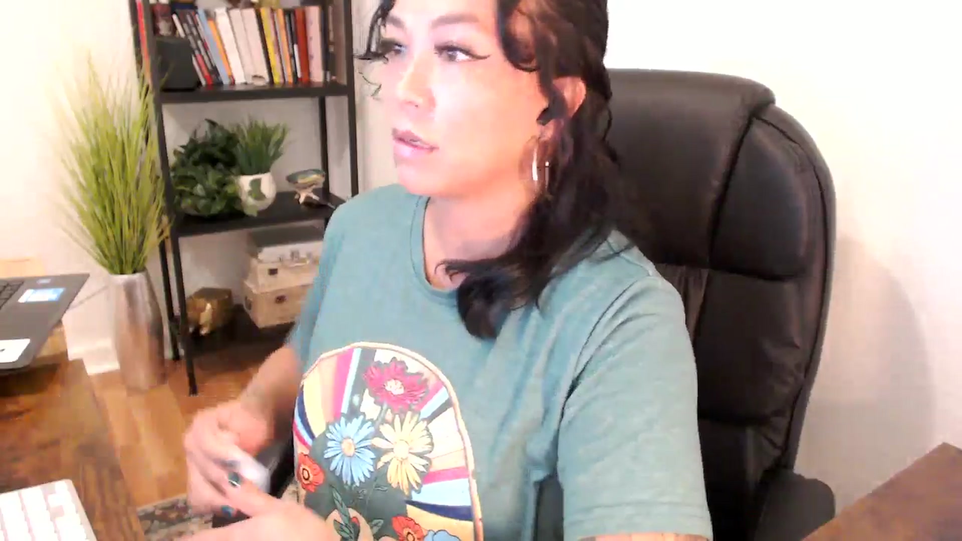 Gallery image thumbnail from MickaylaMinx's myfreecams stream on, 11/01/2024, 16:38 image 15 of 20