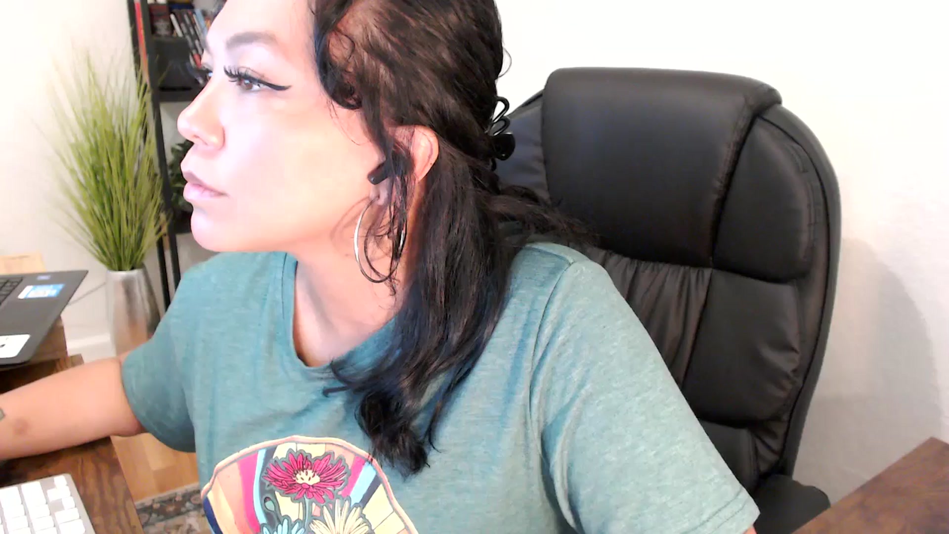 Gallery image thumbnail from MickaylaMinx's myfreecams stream on, 11/01/2024, 16:38 image 9 of 20