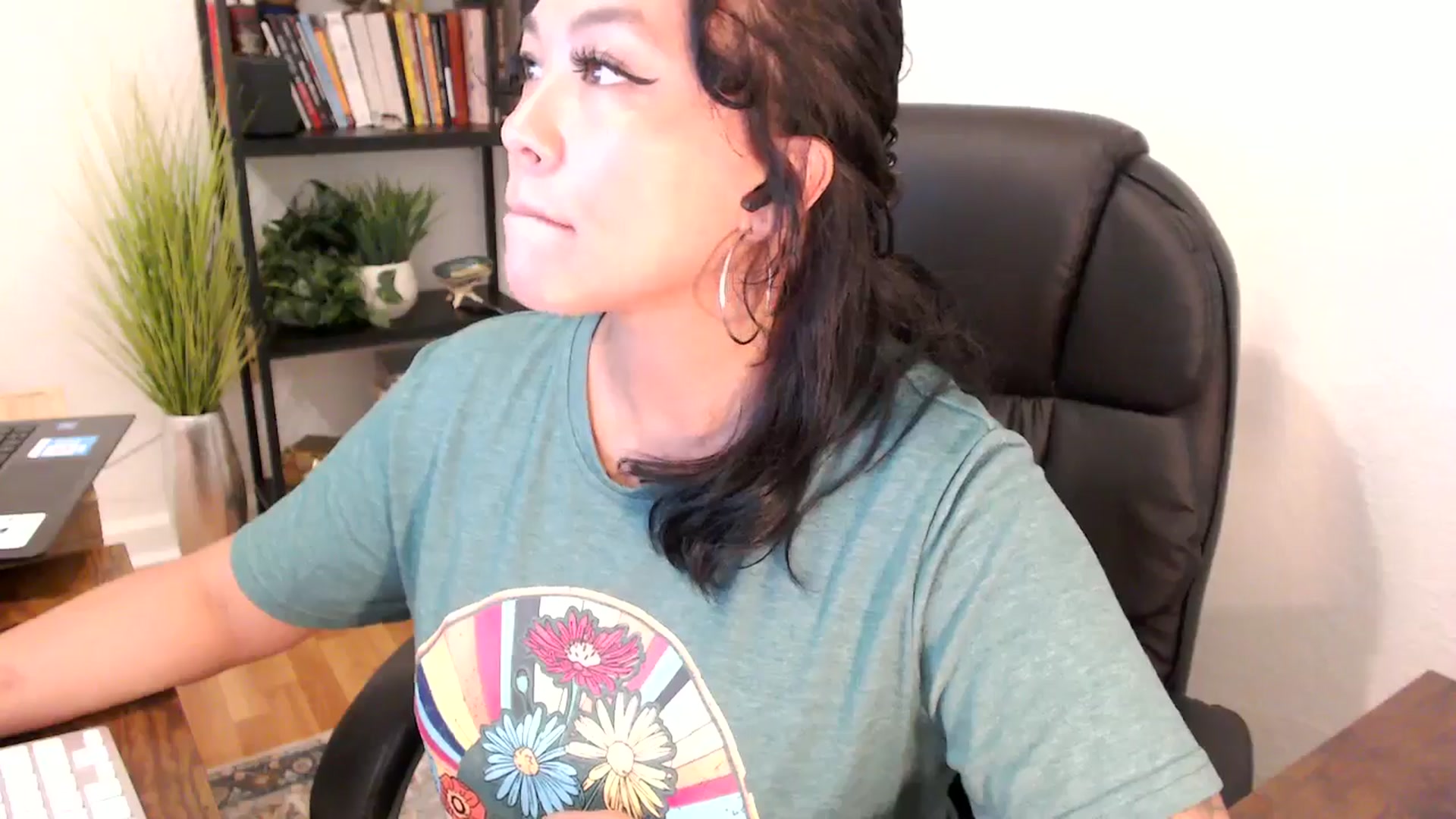 Gallery image thumbnail from MickaylaMinx's myfreecams stream on, 11/01/2024, 16:38 image 11 of 20
