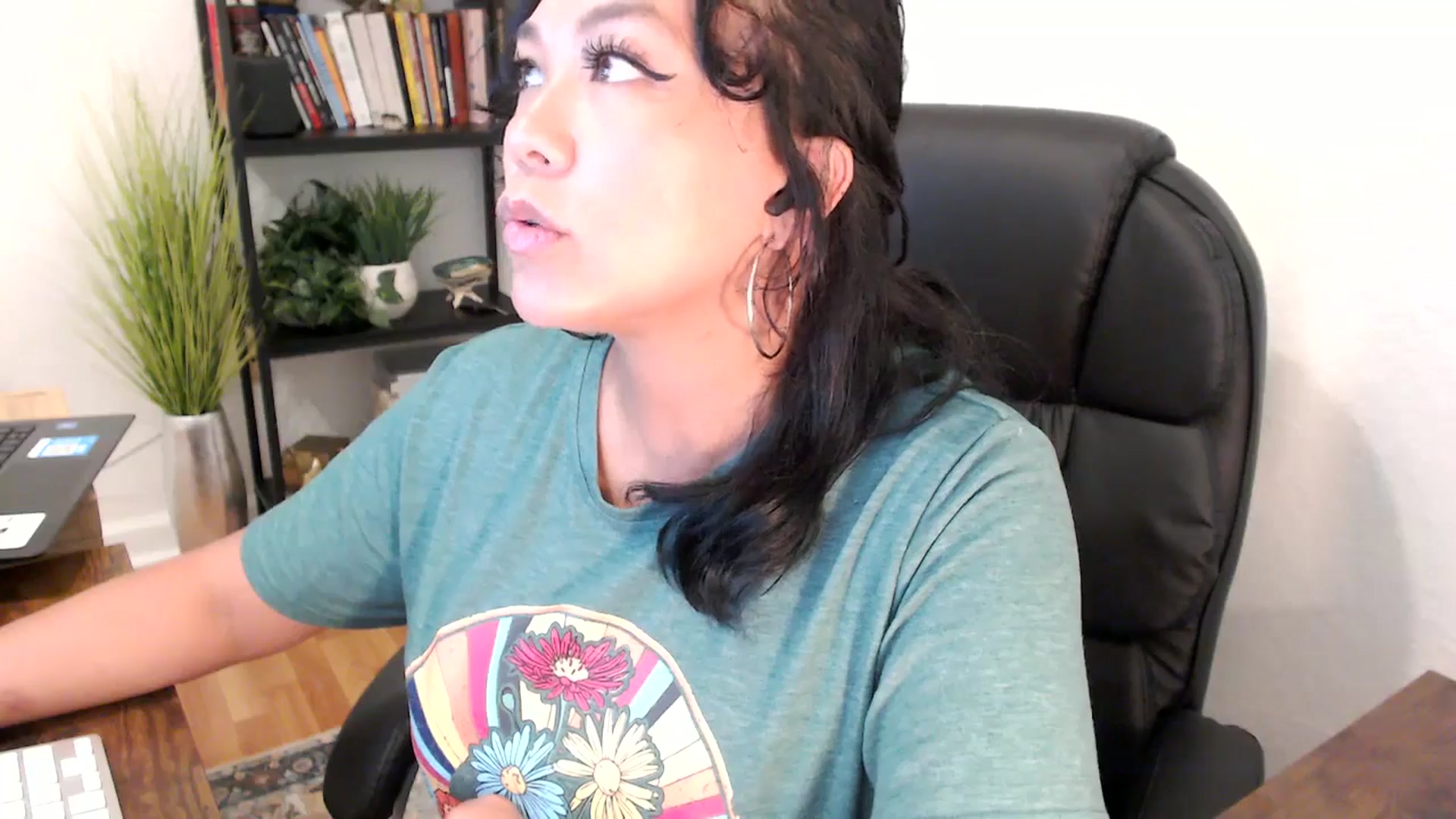 Gallery image thumbnail from MickaylaMinx's myfreecams stream on, 11/01/2024, 16:38 image 16 of 20