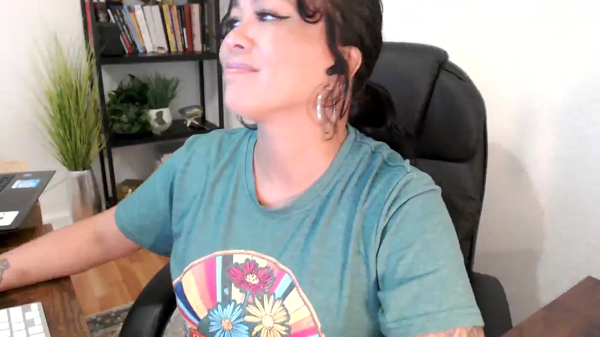 Gallery image thumbnail from MickaylaMinx's myfreecams stream on, 11/01/2024, 16:38 image 19 of 20