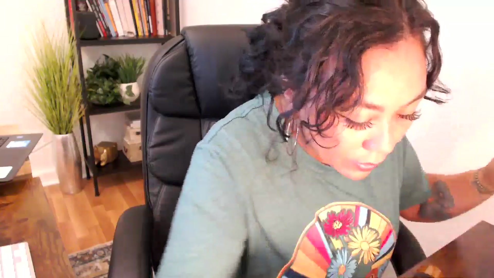 Gallery image thumbnail from MickaylaMinx's myfreecams stream on, 11/01/2024, 18:37 image 7 of 20