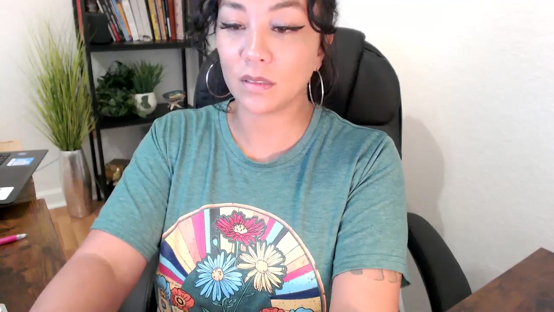 Gallery image thumbnail from MickaylaMinx's myfreecams stream on, 11/01/2024, 18:37 image 18 of 20