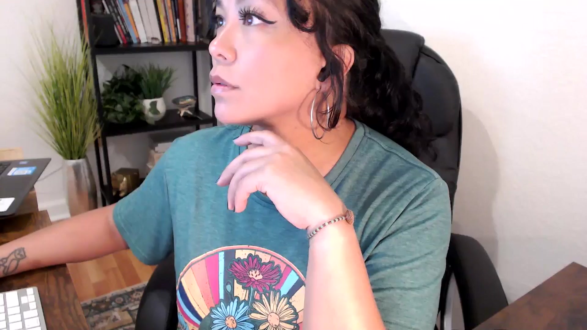 Gallery image thumbnail from MickaylaMinx's myfreecams stream on, 11/01/2024, 18:37 image 4 of 20