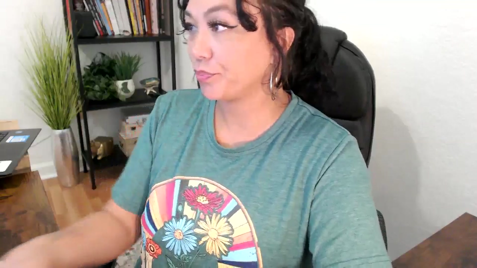 Gallery image thumbnail from MickaylaMinx's myfreecams stream on, 11/01/2024, 19:28 image 8 of 20