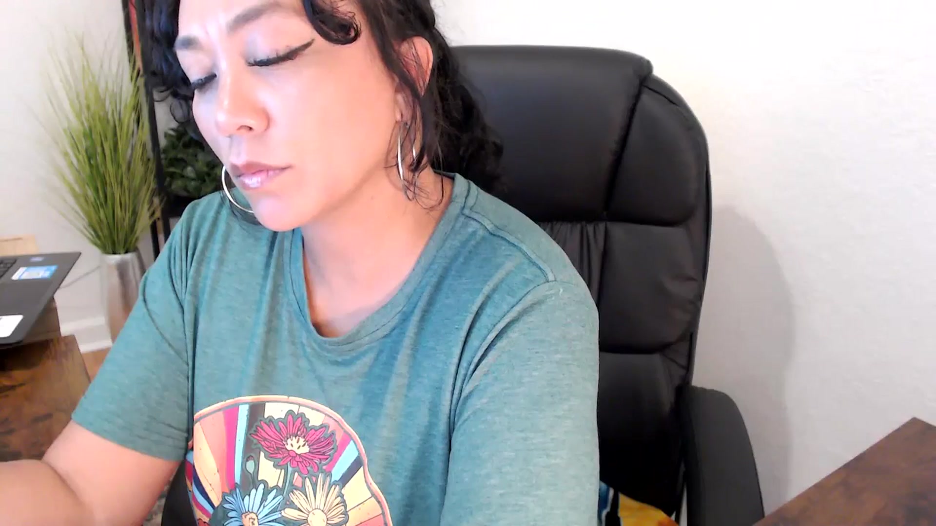 Gallery image thumbnail from MickaylaMinx's myfreecams stream on, 11/01/2024, 19:28 image 7 of 20