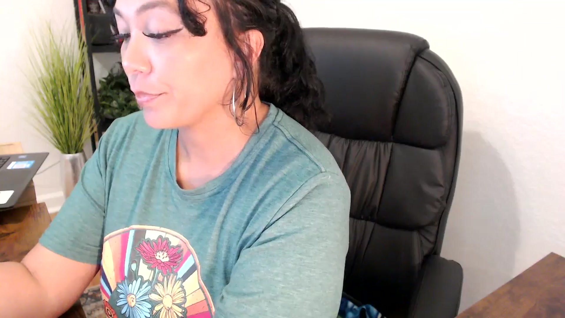 Gallery image thumbnail from MickaylaMinx's myfreecams stream on, 11/01/2024, 19:28 image 10 of 20
