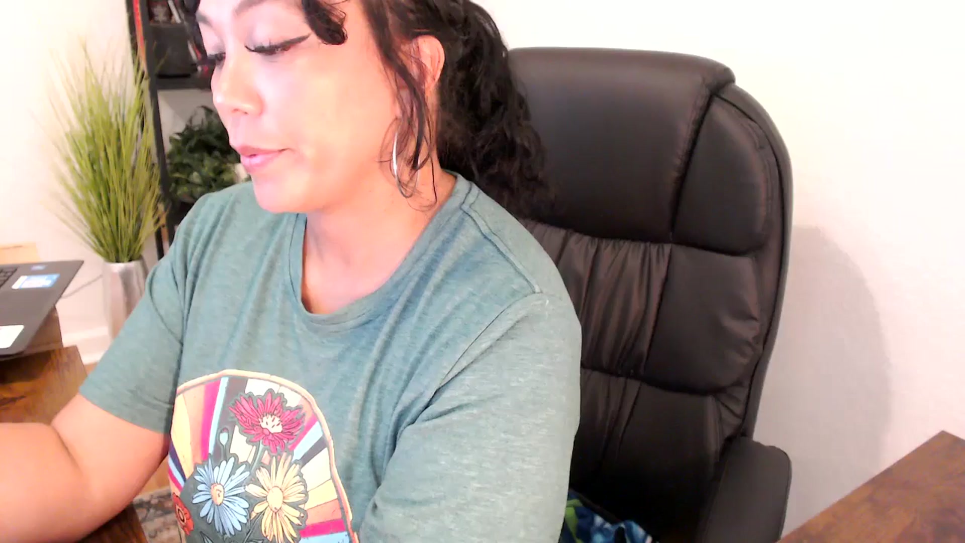 Gallery image thumbnail from MickaylaMinx's myfreecams stream on, 11/01/2024, 19:28 image 11 of 20