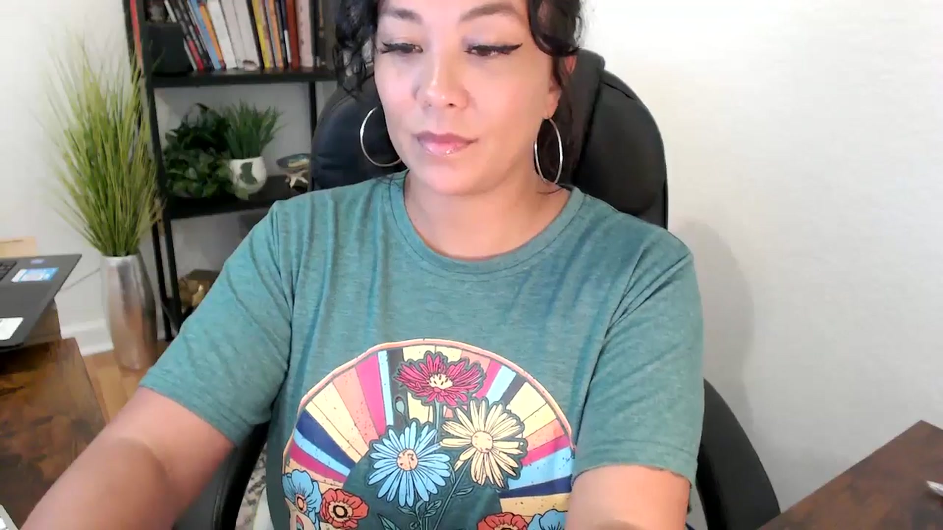 Gallery image thumbnail from MickaylaMinx's myfreecams stream on, 11/01/2024, 19:28 image 19 of 20