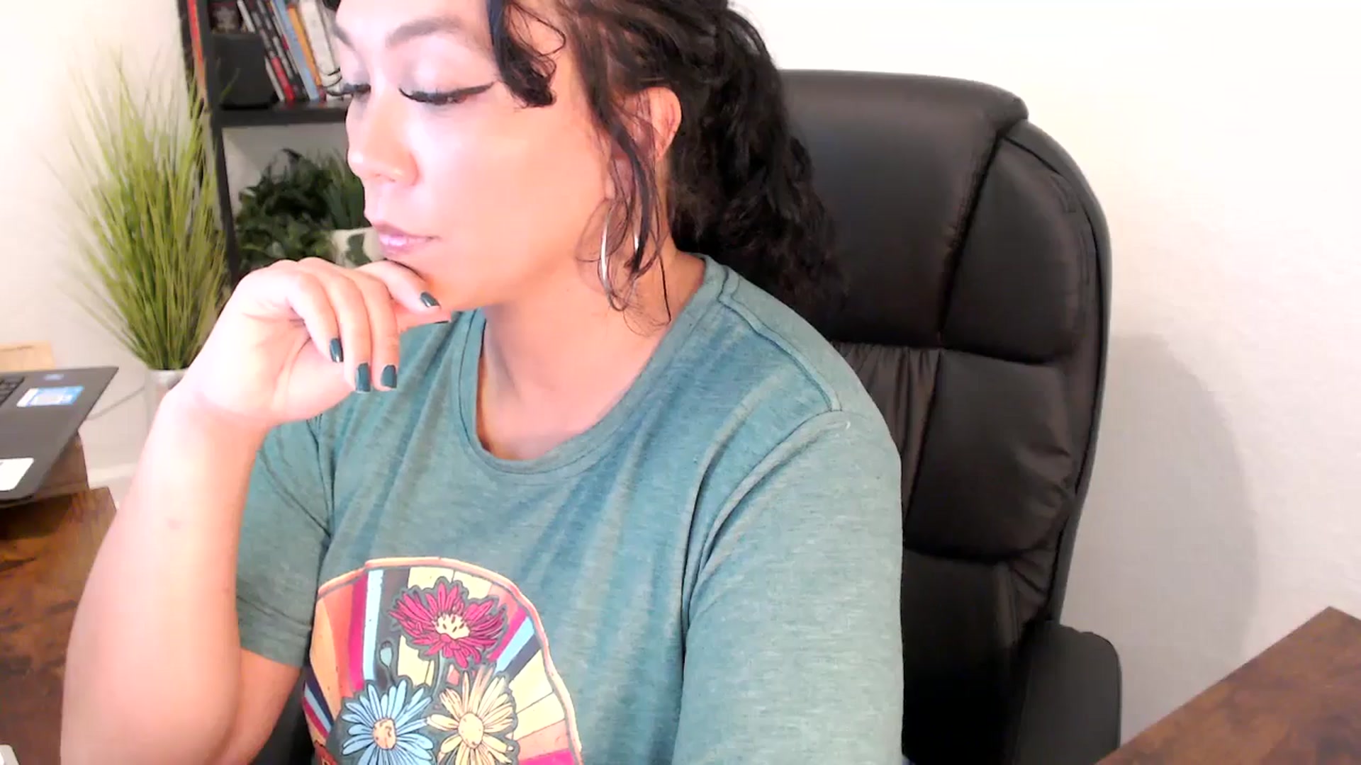 Gallery image thumbnail from MickaylaMinx's myfreecams stream on, 11/01/2024, 19:28 image 6 of 20
