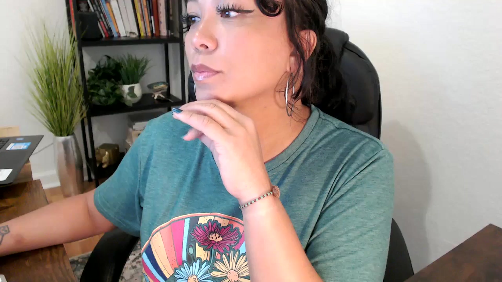 Gallery image thumbnail from MickaylaMinx's myfreecams stream on, 11/01/2024, 19:28 image 5 of 20
