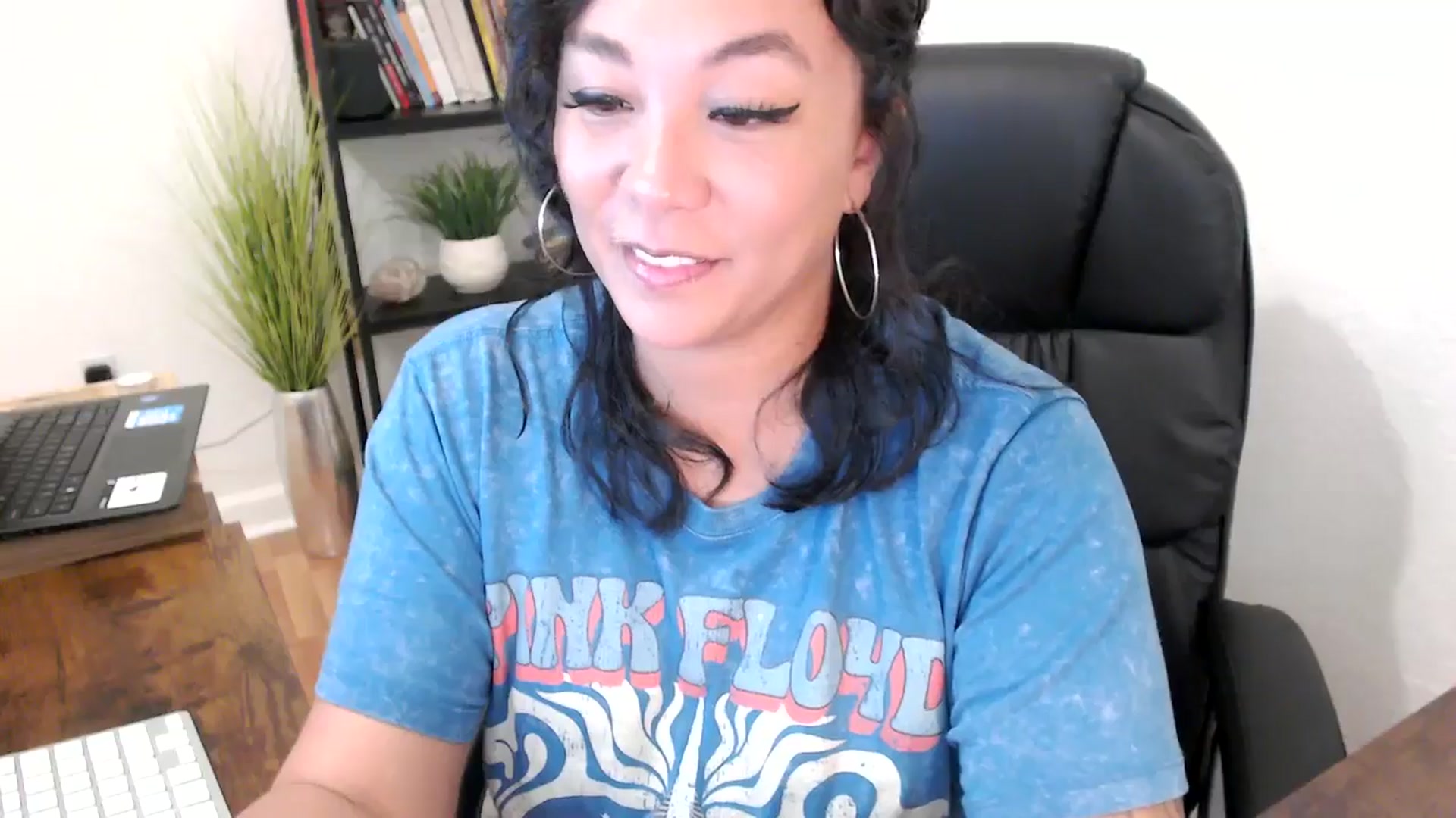 Gallery image thumbnail from MickaylaMinx's myfreecams stream on, 11/04/2024, 15:59 image 10 of 20