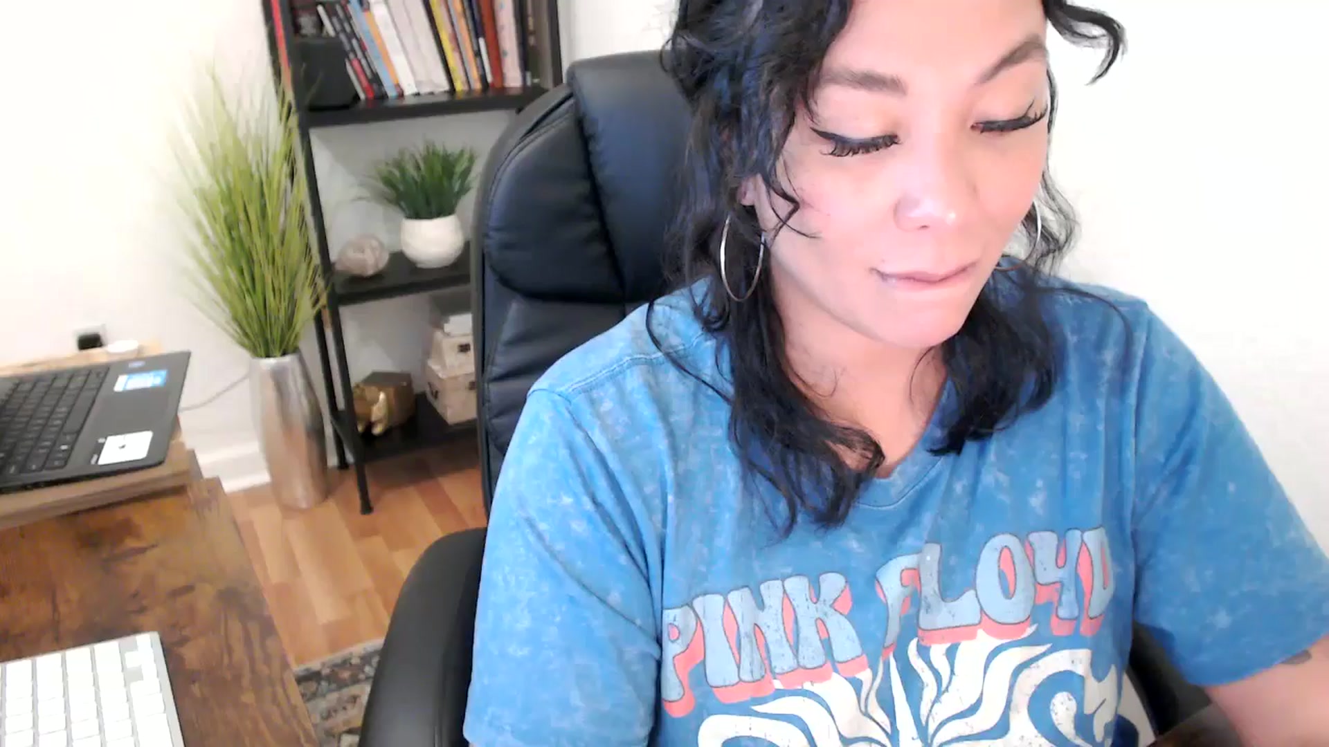 Gallery image thumbnail from MickaylaMinx's myfreecams stream on, 11/04/2024, 15:59 image 20 of 20