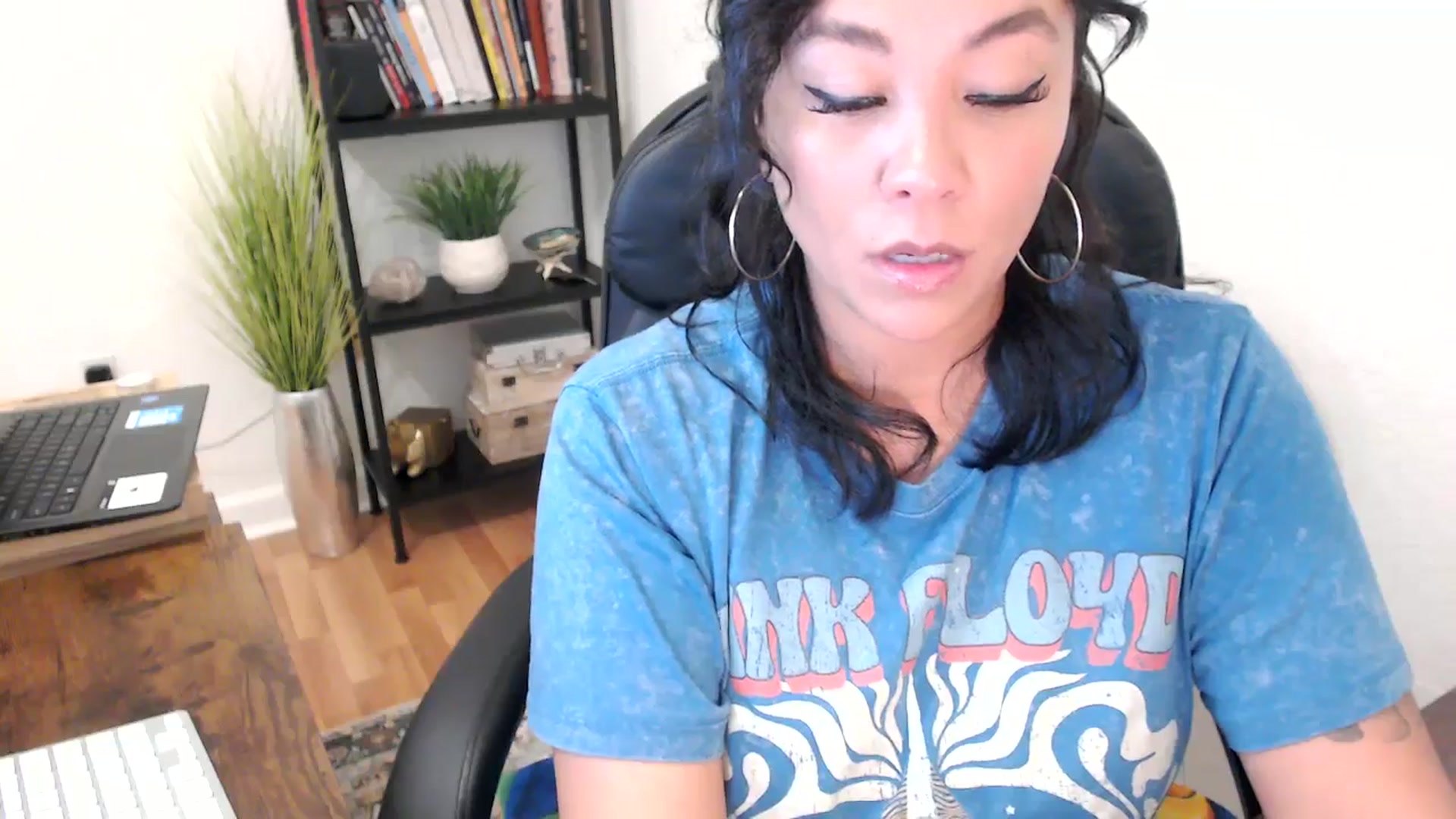 Gallery image thumbnail from MickaylaMinx's myfreecams stream on, 11/04/2024, 15:59 image 6 of 20