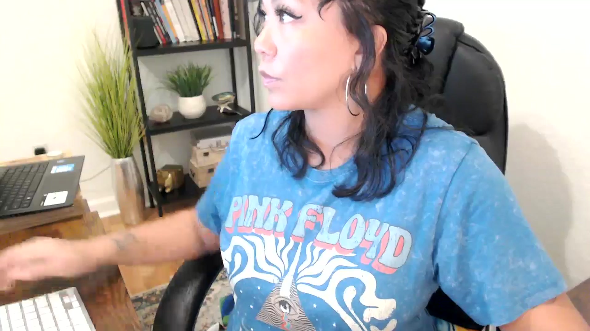 Gallery image thumbnail from MickaylaMinx's myfreecams stream on, 11/04/2024, 15:59 image 7 of 20